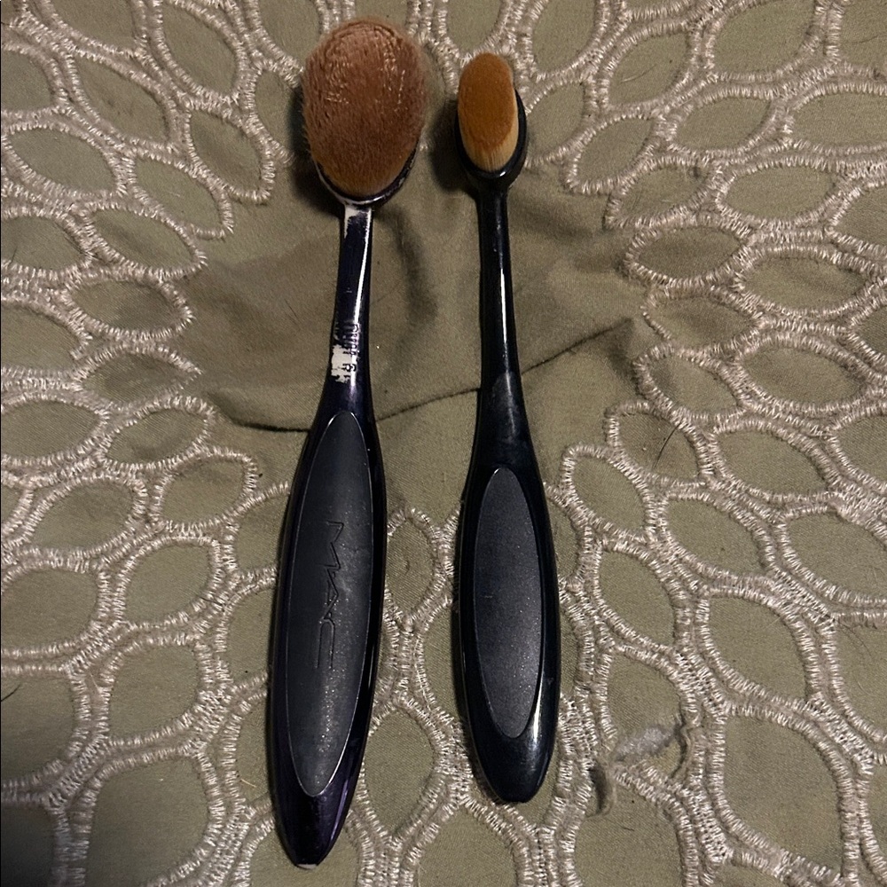 MAC Cosmetics Oval 6 & Oval 3. DISC